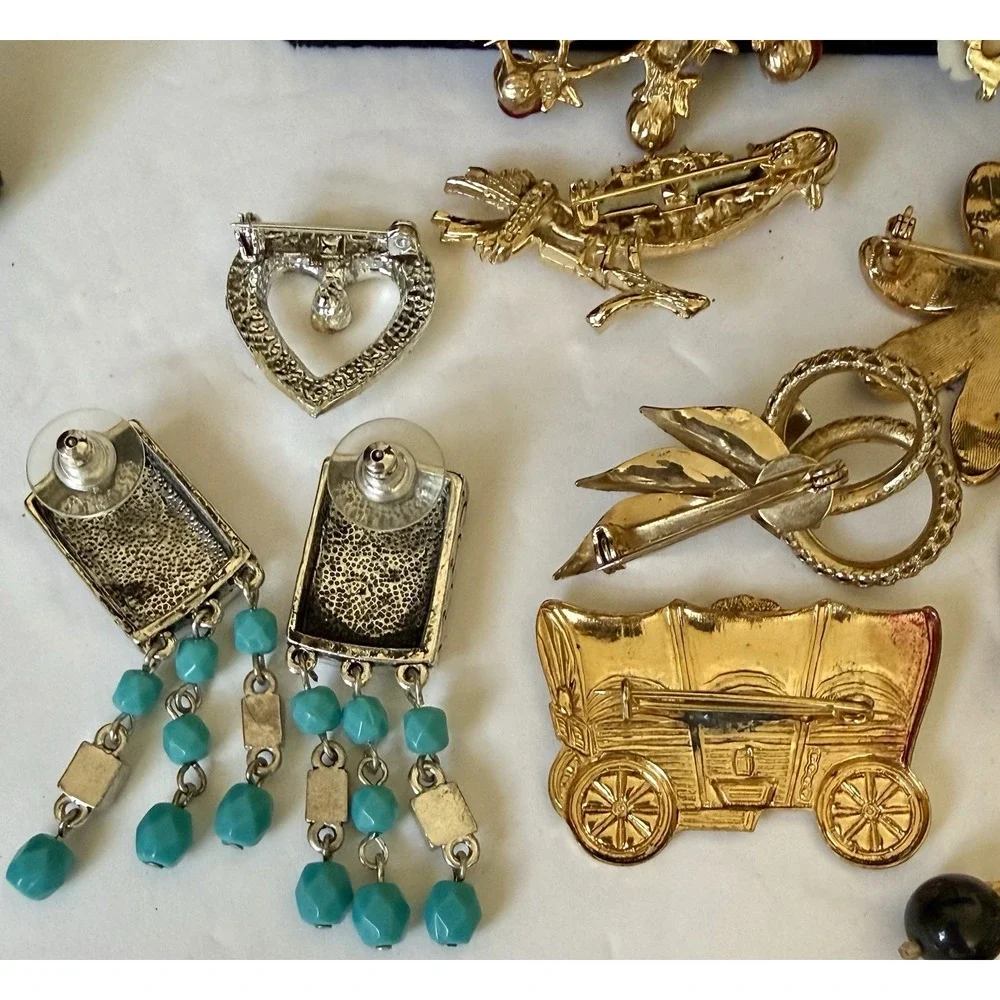 Vintage 30 Pc Costume Jewelry Lot‎ Earrings Bracelet Brooches Rhinestone